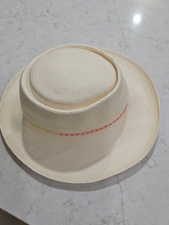susan carrolan Accessories - Women’s Cream Straw Sun Hat with Contrast Stitching